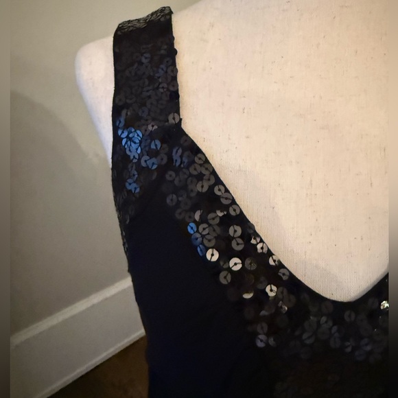 NEW W:SEQUINS! GORGEOUS SLEEVELESS BLACK SEQUINED TOP WITH SEQUINS! 😊🛍️ - Picture 6 of 7